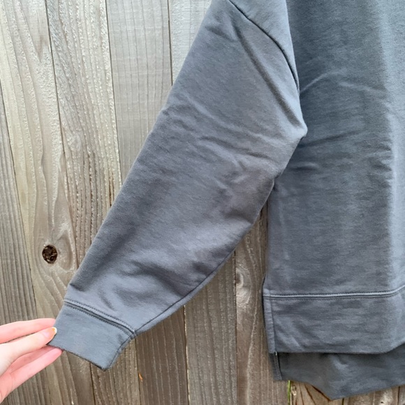 Alternative Apparel grey high-low hem sweatshirt size XS - Picture 2 of 4